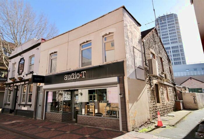 3 Bedroom Flat To Rent In Fleet Street, Town Centre, Swindon, SN1