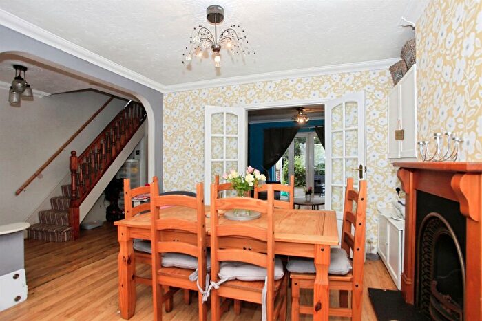 3 Bedroom Semi-detached House For Sale In St. George Avenue, Peterborough, PE2