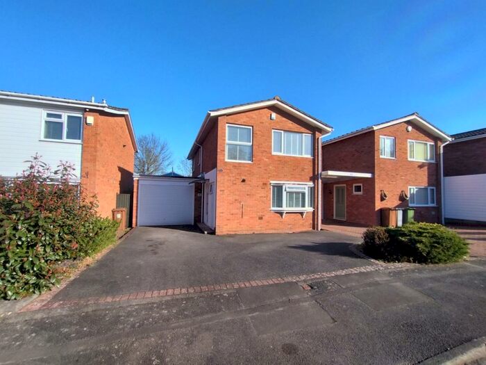 4 Bedroom House To Rent In Dovecote Close, Solihull, B91