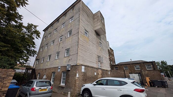 2 Bedroom Flat To Rent In London Road, Dover, Kent, CT17