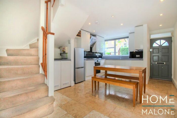 4 Bedroom Property For Sale In Roman Way, N7