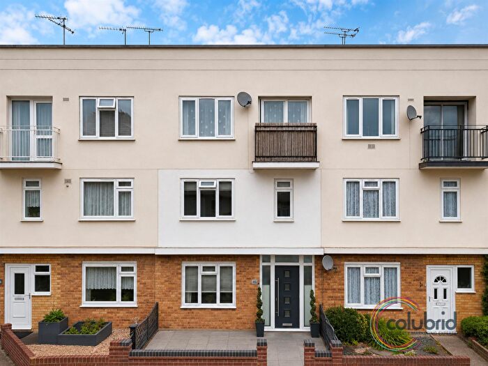 3 Bedroom Maisonette For Sale In Dukes Avenue, Grays, RM17