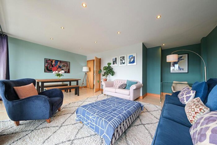 3 Bedroom Flat For Sale In The Waterfront, Hotwell Road, Bristol, BS8
