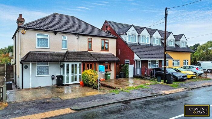 3 Bedroom Semi-Detached House For Sale In Pound Lane, Bowers Gifford, Basildon, SS13