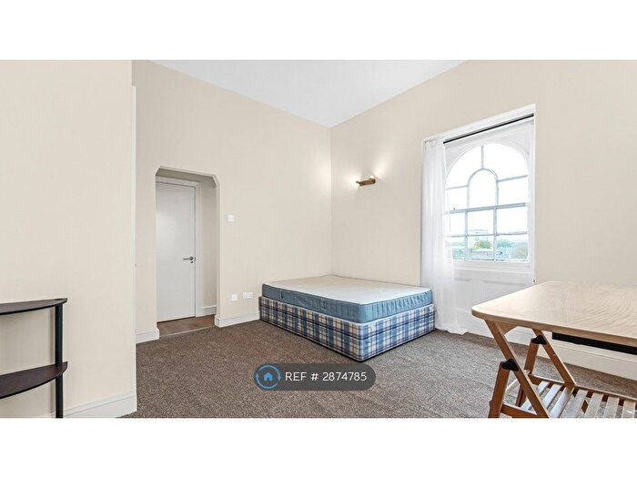 Studio To Rent In North Road, London, N7