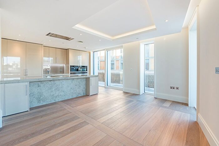 3 Bedroom Flat To Rent In The Strand, London, WC2R