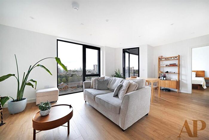 1 Bedroom Apartment To Rent In Tellicherry Court, London, E14