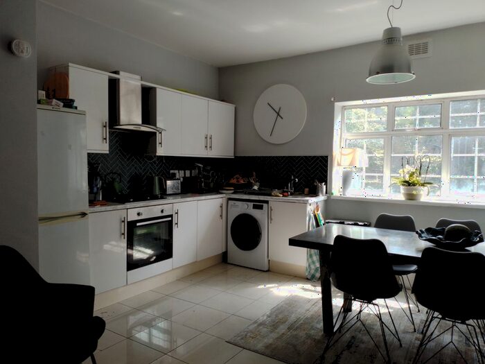3 Bedroom Flat To Rent In Camberwell Road, London, SE5