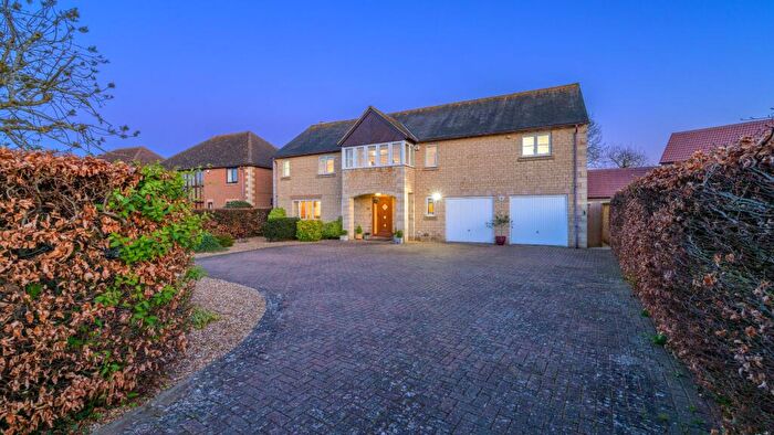 5 Bedroom Detached House For Sale In St. Giles Close, Holme, PE7