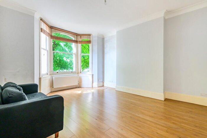 2 Bedroom Apartment To Rent In Oakfield Road London, SE20