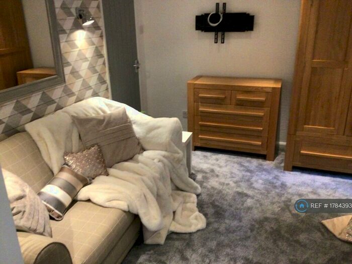 Studio To Rent In Milman Close, Bracknell, RG12