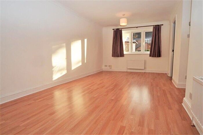 2 Bedroom Flat To Rent In Woodstock Road North, St Albans, AL1