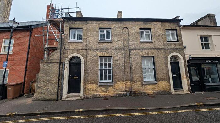 2 Bedroom End Of Terrace House To Rent In High Street, Andover, Hampshire, SP10