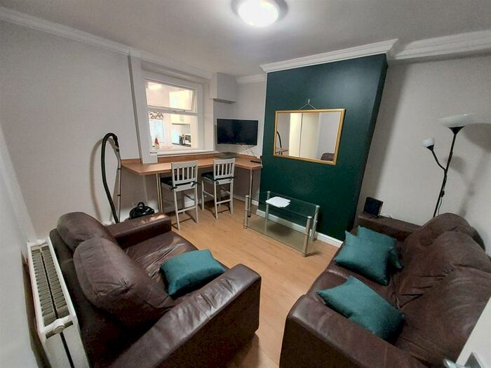 4 Bedroom Private Hall To Rent In Hope Street, Lancaster, LA1