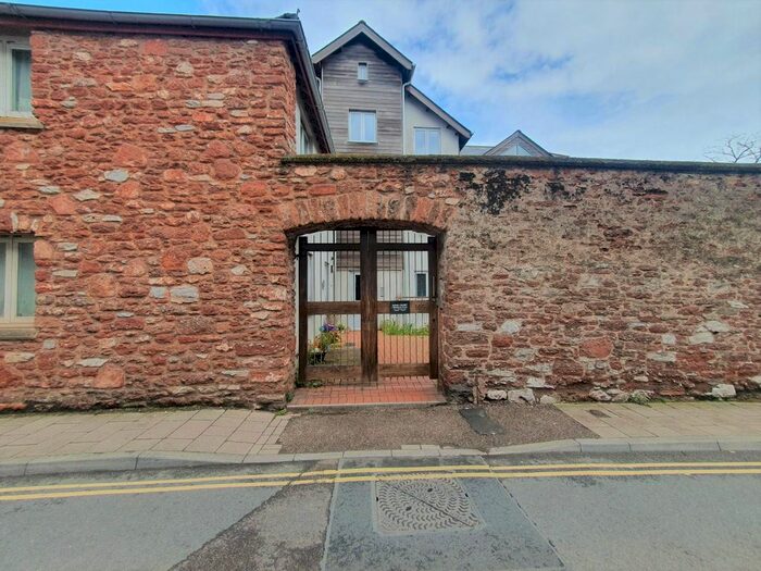 2 Bedroom Flat To Rent In Winner Street, Paignton, TQ3