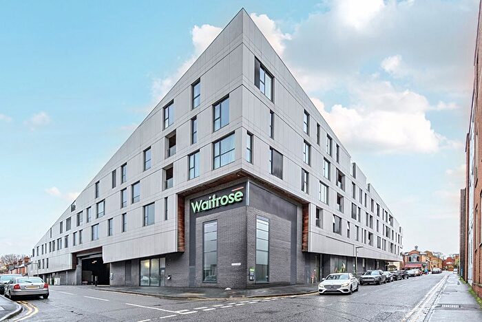 2 Bedroom Flat For Sale In Leapale Lane, Guildford, GU1