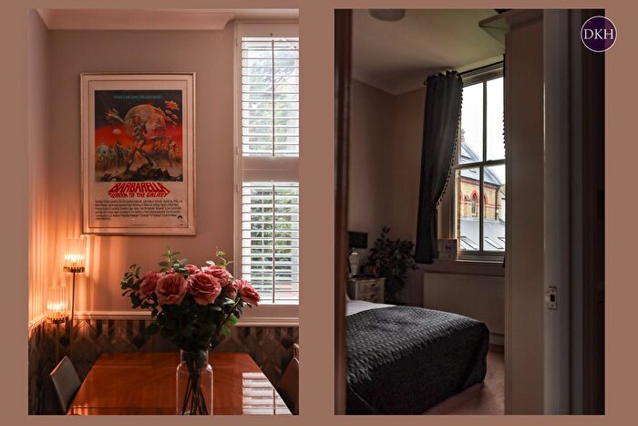 2 Bedroom Flat For Sale In Leavesden Court, Mallard Road, Abbots Langley, WD5