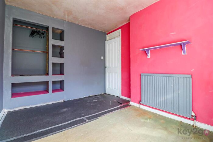 3 Bedroom Terraced House For Sale In Shortbrook Close, Westfield, Sheffield, S20