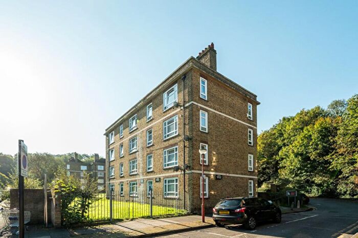3 Bedroom Flat To Rent In Valley Grove, Charlton, London, SE7