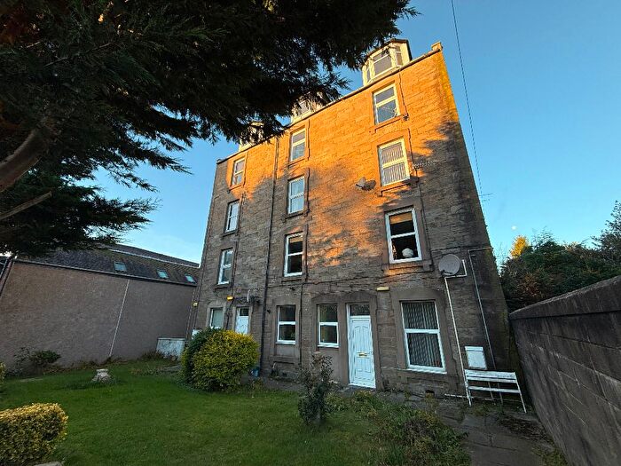 2 Bedroom Flat To Rent In Forfar Road, Stobswell, Dundee, DD4