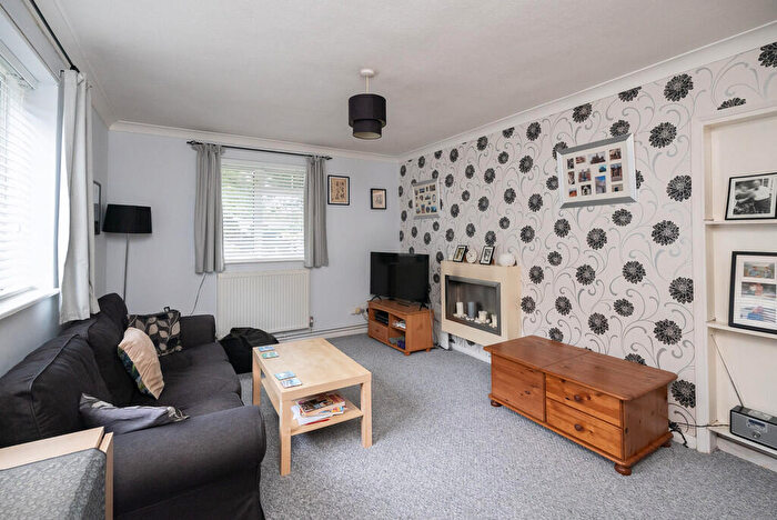 2 Bedroom Flat For Sale In Springfield Road, Westcott, RH4