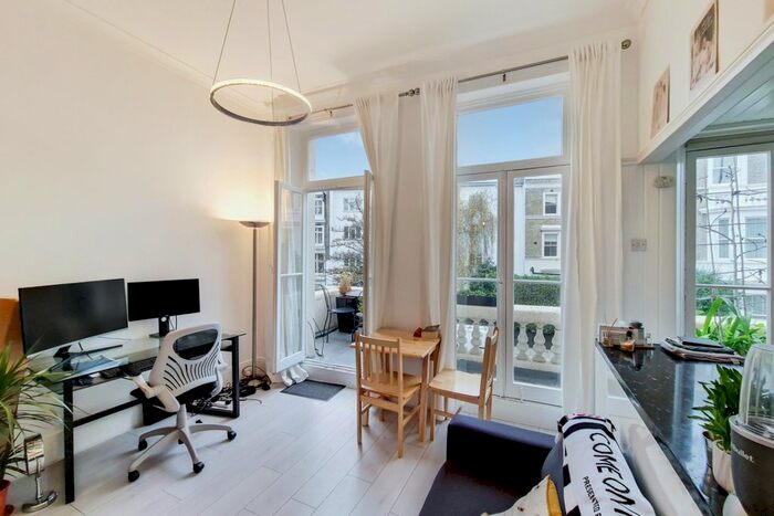 1 Bedroom Flat To Rent In Barons Court Road, London, W14
