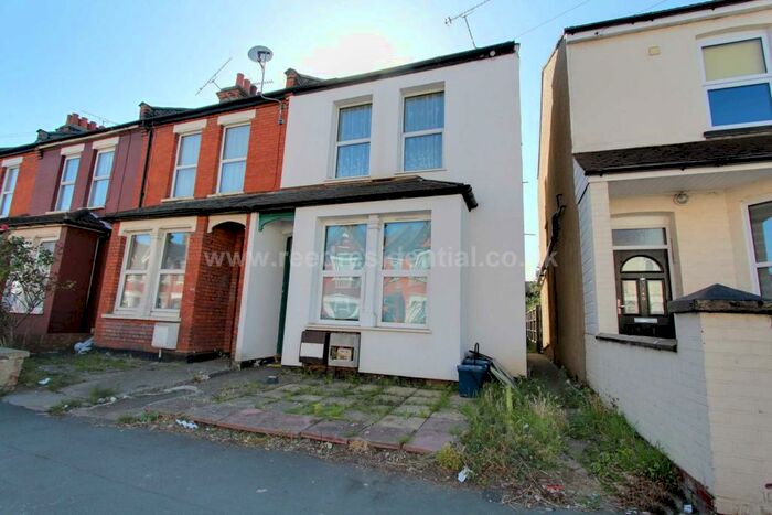 2 Bedroom Flat To Rent In Central Avenue, Southend On Sea, SS2