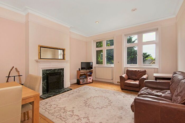 3 Bedroom Flat To Rent In West Hill, London, SW15
