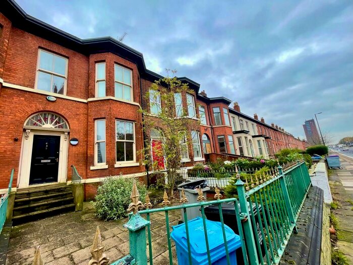 4 Bedroom House To Rent In Chester Road, Manchester, M16