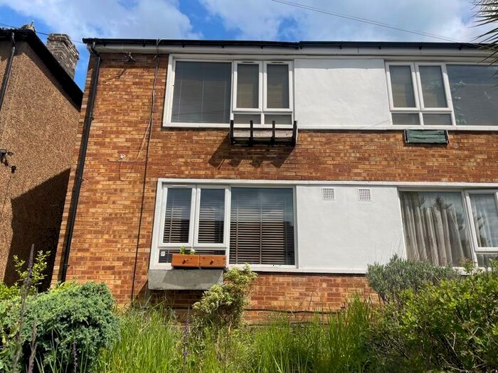 2 Bedroom Flat To Rent In Birkbeck Road, London, NW7