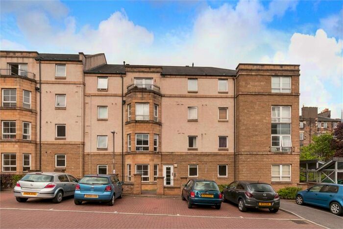 3 Bedroom Flat To Rent In , Dicksonfield, Edinburgh, EH7