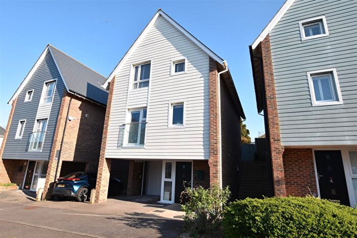 4 Bedroom Detached House For Sale In Peacocke Way, Rye, TN31