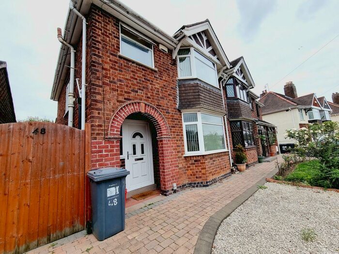 5 Bedroom Semi-Detached House To Rent In Alexandra Road, CV31
