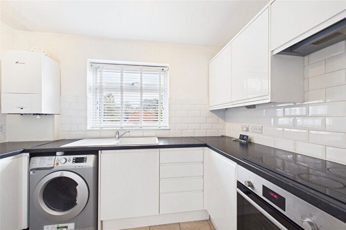 2 Bedroom Flat To Rent In In The Ray, Maidenhead, Berkshire, SL6