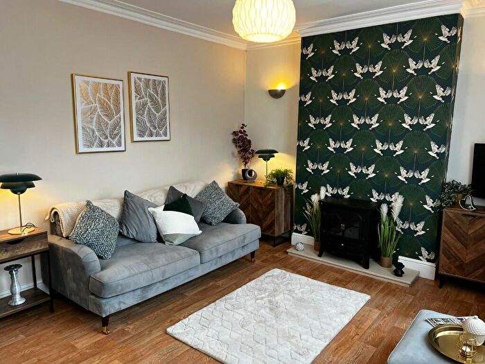 3 Bedroom Semi-Detached House To Rent In The Delves, DE55