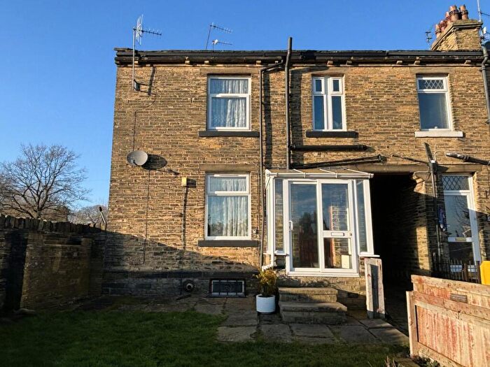 2 Bedroom Terraced House For Sale In Clayton Road, Lidget Green, Bradford, BD7
