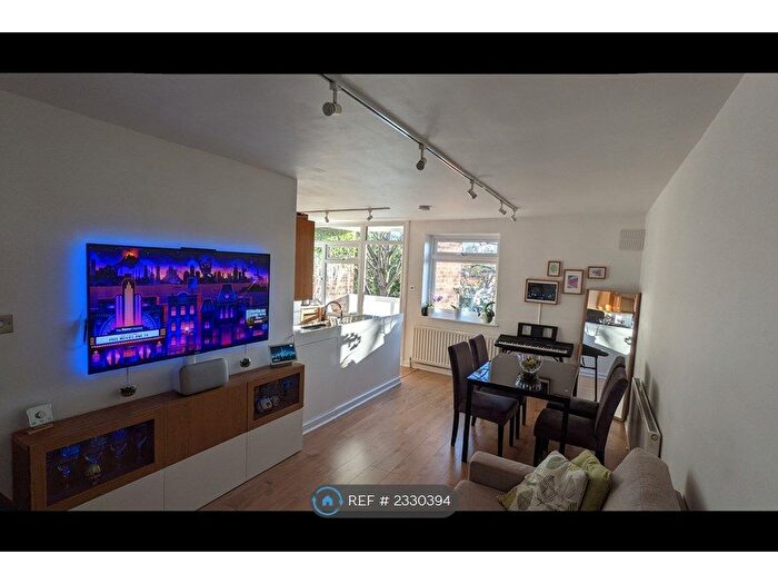 2 Bedroom Flat To Rent In Albemarle Road, Beckenham, BR3