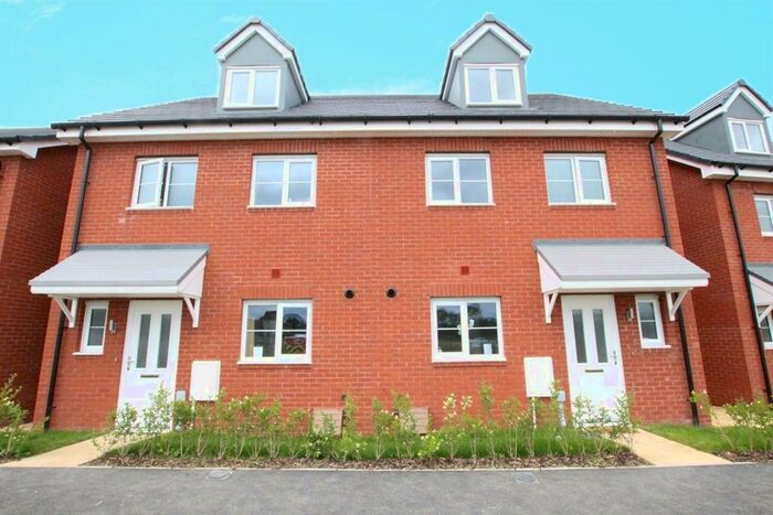 4 Bedroom Semi-Detached House To Rent In Rudloe Drive, Quedgeley, Gloucester, GL2
