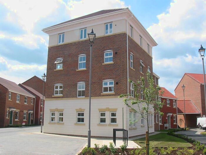 2 Bedroom Flat To Rent In Amethyst Drive, Sittingbourne, ME10