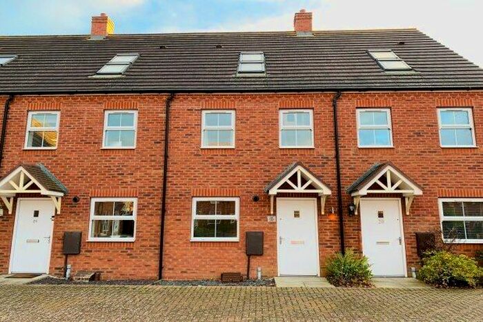 3 Bedroom Property To Rent In Freesia Close, Evesham, WR11