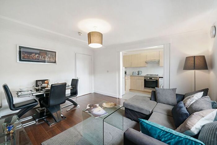 2 Bedroom Flat To Rent In West Cromwell Road, SW5