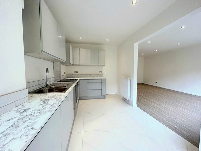 2 Bedroom Detached Bungalow To Rent In Hawthorne Drive, Worsley, M28