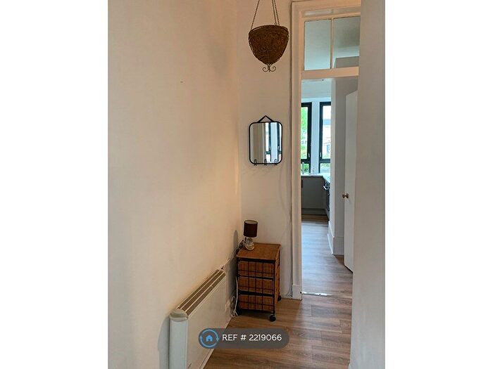 1 Bedroom Flat To Rent In Newlands Road, Glasgow, G44