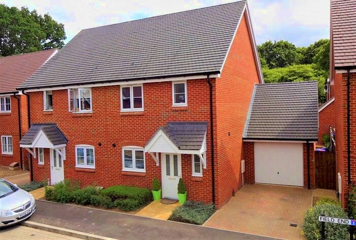 3 Bedroom Semi-Detached House To Rent In Field End, Billingshurst, RH14