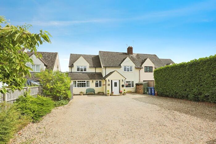 4 Bedroom Semi-Detached House For Sale In Bignell View, Chesterton, Bicester, OX26