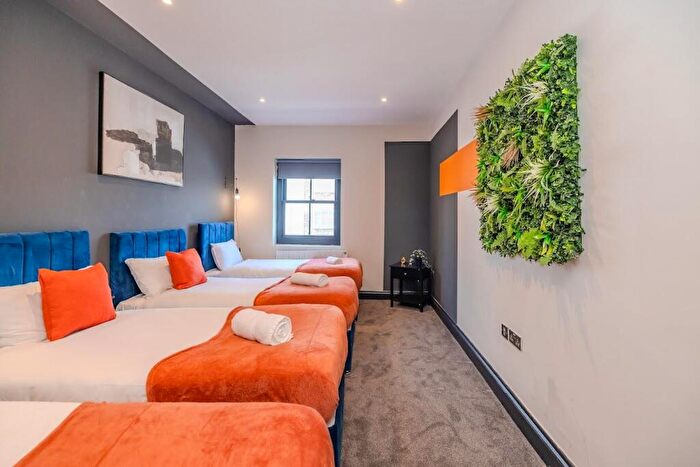 3 Bedroom Apartment To Rent In Western Road, Brighton, BN1