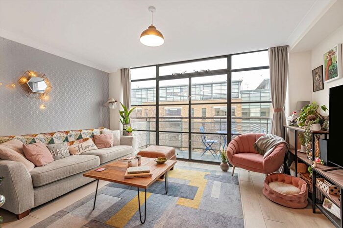 1 Bedroom Flat For Sale In Ferry Lane, Brentford, TW8