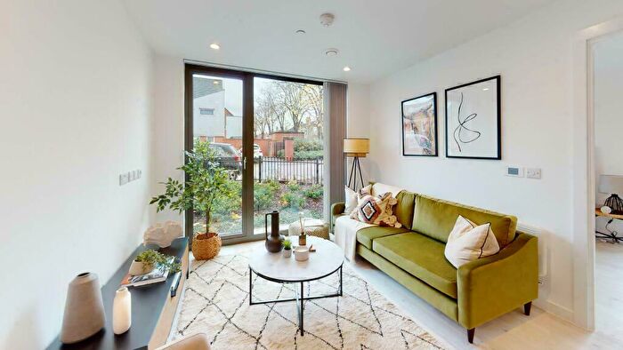 2 Bedroom Flat To Rent In Gavel Drive, Rugby, Warwickshire, CV21