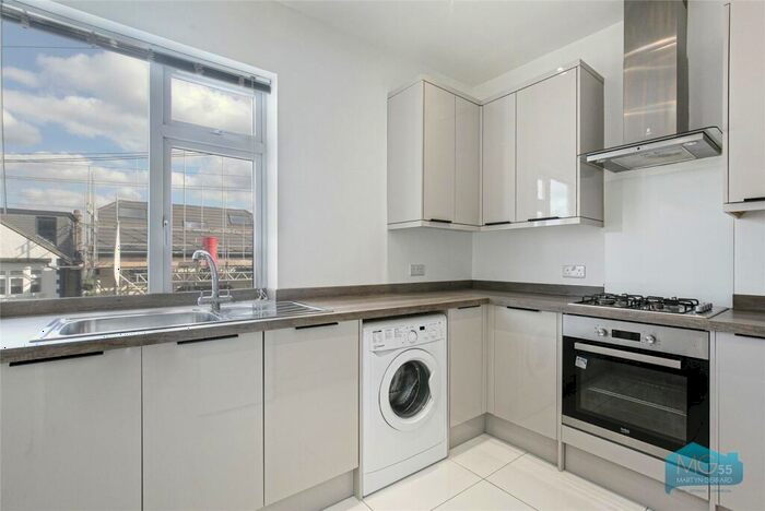 2 Bedroom Apartment To Rent In Oakhurst Avenue, Barnet, Hertfordshire, EN4
