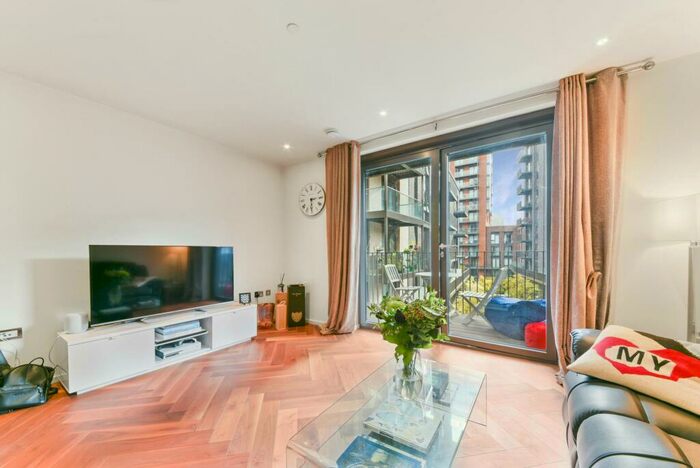 1 Bedroom Flat For Sale In Embassy Gardens, Nine Elms, SW11